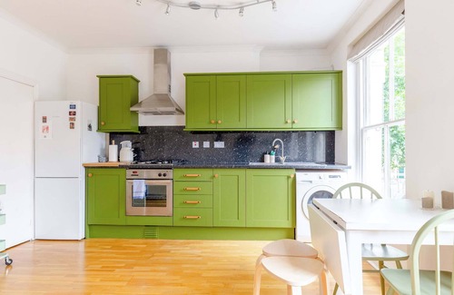 Finsbury Park Apartment | Peaceful 1BD Flat, Short Walk from Finsbury Park