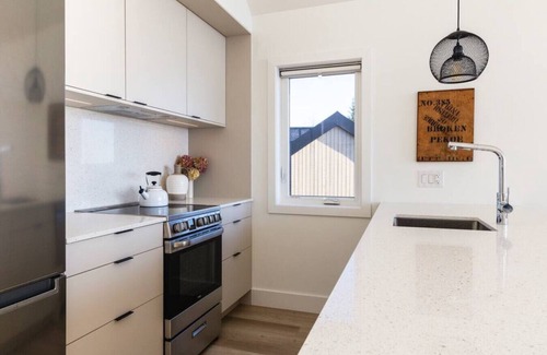 Upper Blandford Cottage | Peaceful 2-Bedroom Coastal Cottage with Hot Tub
