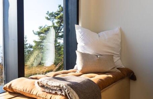 Upper Blandford Cottage | Peaceful 2-Bedroom Coastal Cottage with Hot Tub