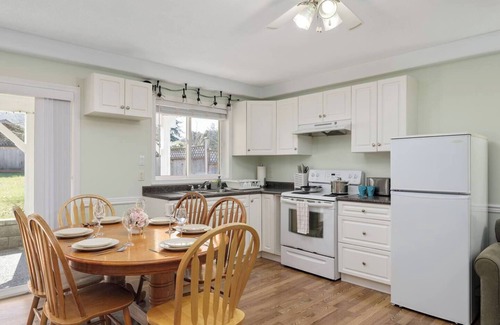 Regional District of Nanaimo House | Peaceful 2-bedroom suite with private entrance, full kitchen and 1 bath. Enjoy a bright living space, smart TV, Wi-Fi, and access to a tranquil garden patio. Located minutes from beaches, parks, and shopping. Ideal for your stay.
