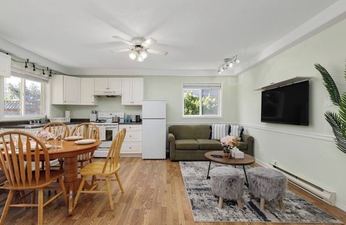 Regional District of Nanaimo House | Peaceful 2-bedroom suite with private entrance, full kitchen and 1 bath. Enjoy a bright living space, smart TV, Wi-Fi, and access to a tranquil garden patio. Located minutes from beaches, parks, and shopping. Ideal for your stay.