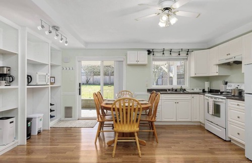 Regional District of Nanaimo House | Peaceful 2-bedroom suite with private entrance, full kitchen and 1 bath. Enjoy a bright living space, smart TV, Wi-Fi, and access to a tranquil garden patio. Located minutes from beaches, parks, and shopping. Ideal for your stay.