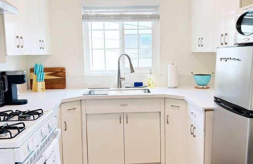 Kensington Condo | Peaceful 2 bedroom upstairs unit!