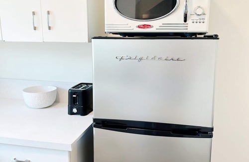 Kensington Condo | Peaceful 2 bedroom upstairs unit!