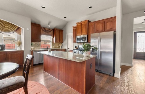 Grand Prairie House | Peaceful 3 BD Family Getaway