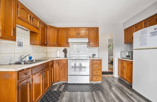 Glenbrook House | Peaceful 3-Bed Retreat Near Shopping & Nature
