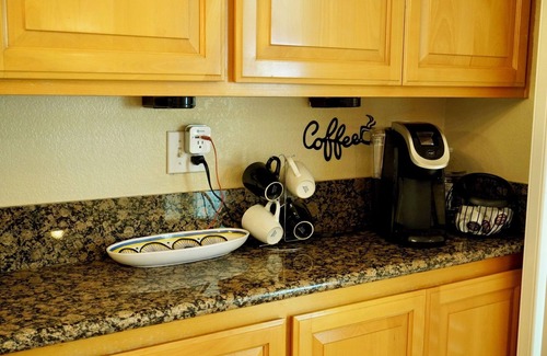 Highland House | Peaceful 3-Bedroom/3 Bathroom house East Highland w/AC & WiFi, Pet-Friendly!