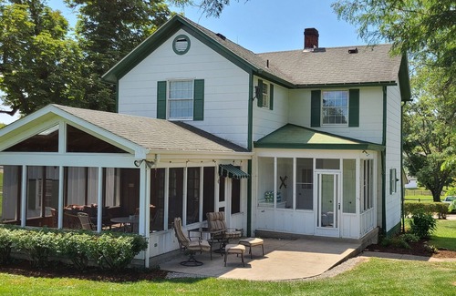 Bovard House | Peaceful 3-Bedroom Country Farmhouse Situated on 125 Acre Horse Farm
