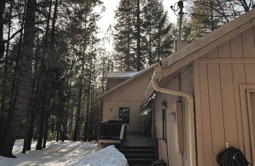 Foresthill House | Peaceful 3-bedroom house w/AC, fitness room & sauna in the middle of Forest