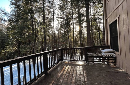 Foresthill House | Peaceful 3-bedroom house w/AC, fitness room & sauna in the middle of Forest