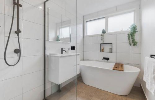 Somerville House | Peaceful 3 Bedroom Home in Somerville