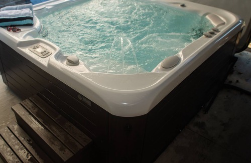 Chatham-Kent House | Peaceful 3 Bedroom Home w/ Hot Tub + Games Room