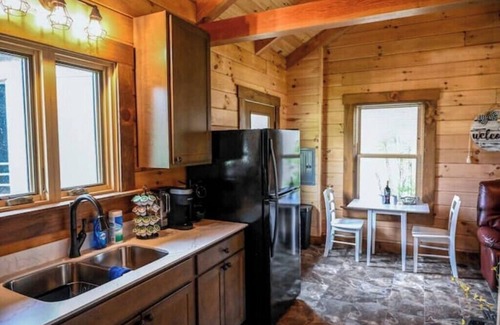 Pacific Cabin | Peaceful and cozy equestrian saturated retreat