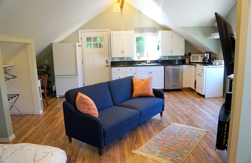 The Bowl of Edmonds Apartment | Peaceful and private studio, easy walk to downtown Edmonds