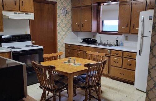 Macon Apartment | Peaceful and quiet 2-bedroom apartment with WiFi, AC in Macon.