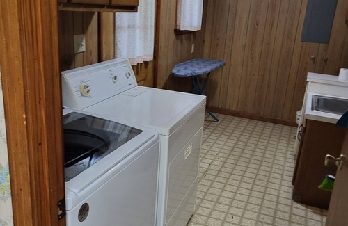 Macon Apartment | Peaceful and quiet 2-bedroom apartment with WiFi, AC in Macon.