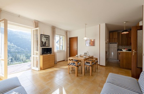 Ca Miro Apartment | Peaceful Apartment In Deiva Marina, Deiva Marina, Italy