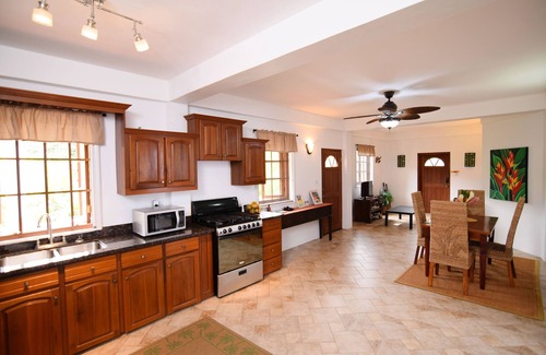 Marigot Bay Apartment | Peaceful Apartment, 2 mins to the bay