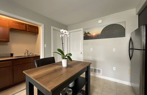 Bedford House | Peaceful apartment ☆ kitchen + WIFI + laundry + parking
