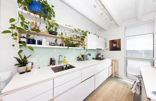 Chinatown Condo | Peaceful Artists Garden Loft in the heart of Vancouver Chinatown. Pet-Friendly!