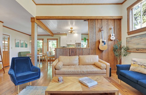 Central East Austin House | Peaceful Austin Cottage l Private Yard l Centrally Located