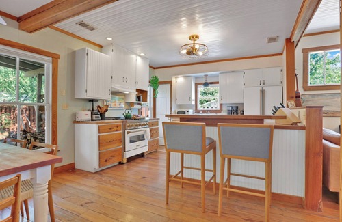 Central East Austin House | Peaceful Austin Cottage l Private Yard l Centrally Located