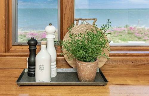 Town of East Hampton House | Peaceful beach bungalow on Gerard drive East Hampton Springs