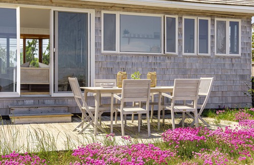 Town of East Hampton House | Peaceful beach bungalow on Gerard drive East Hampton Springs