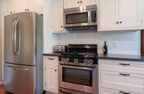 Larchmont House | Peaceful Bungalow in Larchmont Village