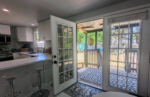 Apache Shores House | ⭐️Peaceful Bungalow⭐️Near 2 Lakes⭐️Private Cowboy Pool⭐️