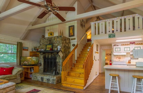 Charter Hills Ski Chalet | Peaceful Chalet Close to Skiing