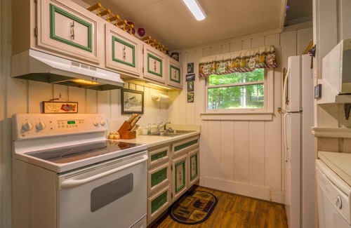 Charter Hills Ski Chalet | Peaceful Chalet Close to Skiing