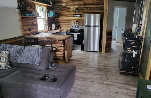 Smith River Ski Chalet | Peaceful chalet with AC in charming Stuart in Bull mountain near Philpott Lake