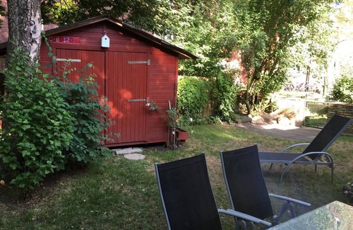 Altona-Nord Apartment | Peaceful City Garden Apartment