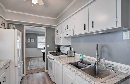Bedford Cottage | Peaceful Cottage ~ 8 Mi to Downtown Toledo!