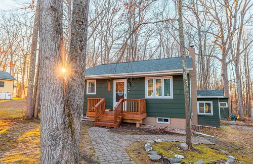 Tafton Cottage | Peaceful Cottage by Lake Wallenpaupack, Dog Friendly!