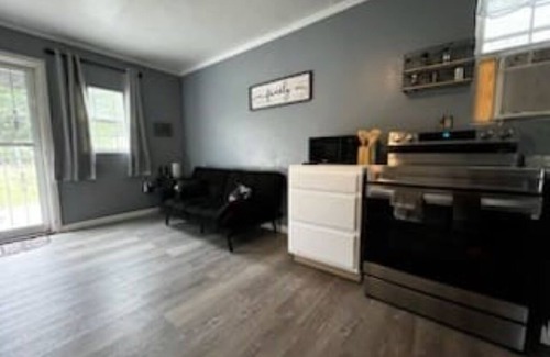 Hugo House | Peaceful Cottage home just 6 minutes from Choctaw Casino