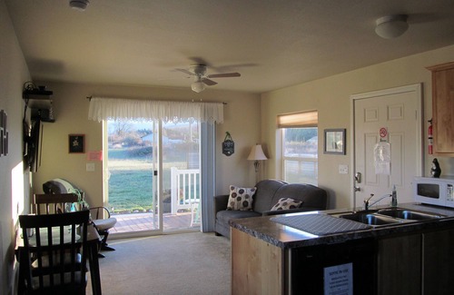 Sequim Cottage | PEACEFUL COTTAGE. MOUNTAIN VIEWS, WILDLIFE, BIRD WATCH, GARDENS