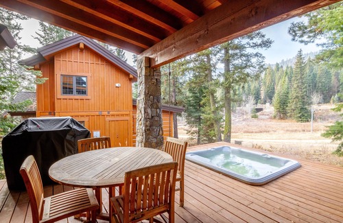 Tamarack Cottage | Peaceful Cottage | Ski-In/Ski-Out, Private Hot Tub