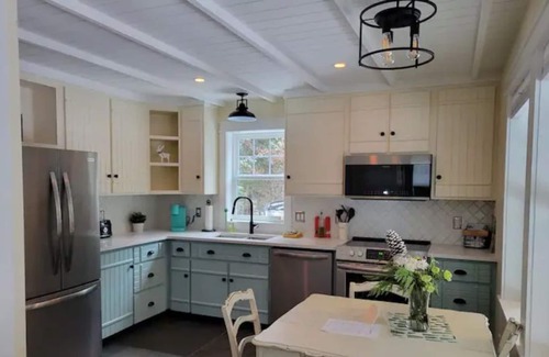 Courtenay Cabin | Peaceful cottage with Hot tub