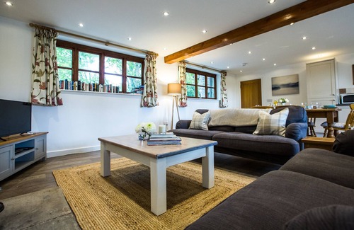 Lydney House | Peaceful country cottage with beautiful river views, family and dog friendly