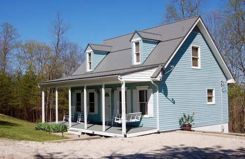 Saint Helens House | Peaceful Country Cottage with Game Room & Hot Tub