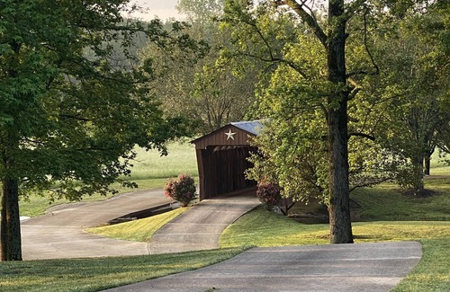 Athens House | Peaceful Country Home w/Covered Bridge