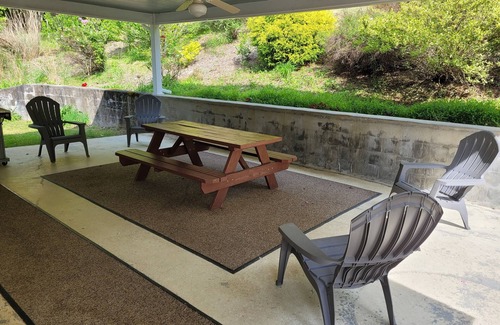 Wilson Creek House | Peaceful creek side getaway nestled in the Blue Ridge Mountains