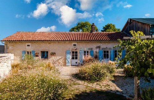 Saint-Martial-Viveyrol House | Peaceful Dordogne countryside cottage with pool.