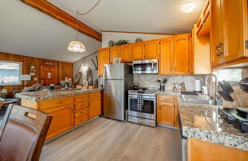 Mi-Wuk Village House | Peaceful, dog-friendly mountain cabin near Pinecrest Lake and Dodge Ridge