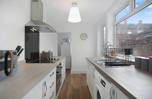 Darlington House | Peaceful Dwelling at Falmer Road, Sleeps 4