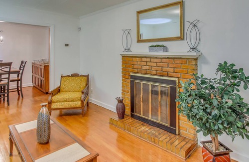 New Zion House | Peaceful Effingham Abode w/ Fireplace!