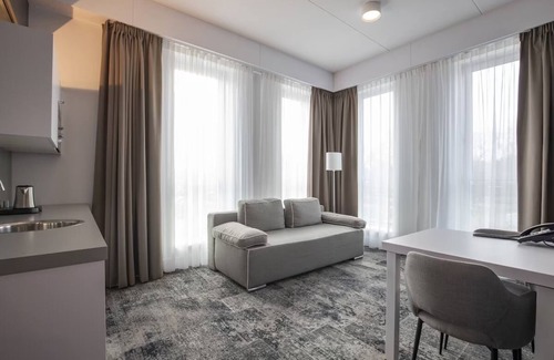 Oss Hotel | Peaceful Escape Modern Room near Autotron and Museum Jan Cunen
