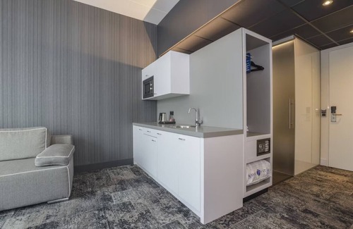 Oss Hotel | Peaceful Escape Modern Room near Autotron and Museum Jan Cunen
